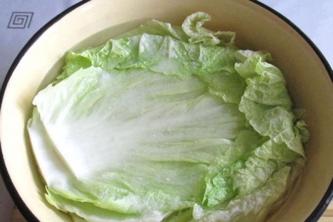 Stuffed cabbage rolls from Chinese cabbage in a slow cooker Stuffed cabbage rolls from Chinese cabbage in a slow cooker Redmond