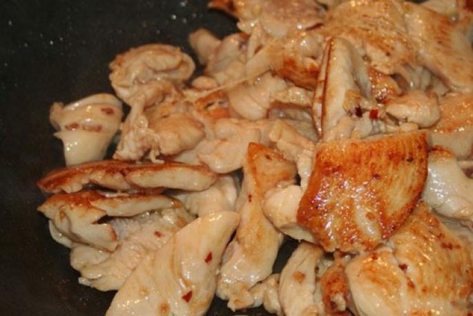 स्लो कुकरमध्ये चिकनचे स्तन स्लो कुकरमध्ये भाज्यांसह स्तन