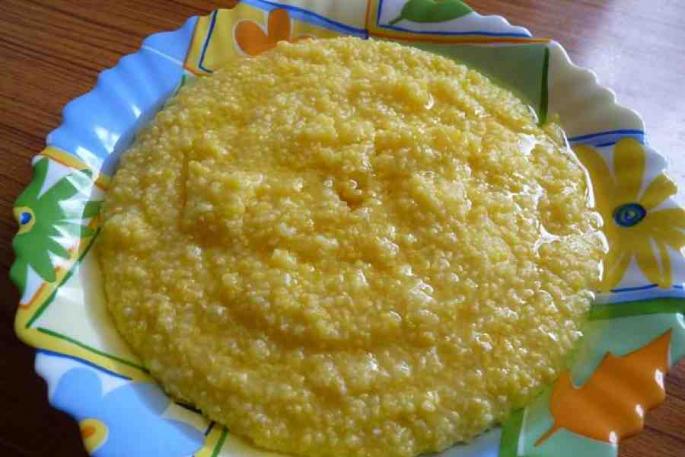 Corn porridge according to the best recipes with milk