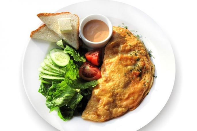 GOST'a göre mantarlı omlet Ekşi krema ile yumurta beyazı omlet